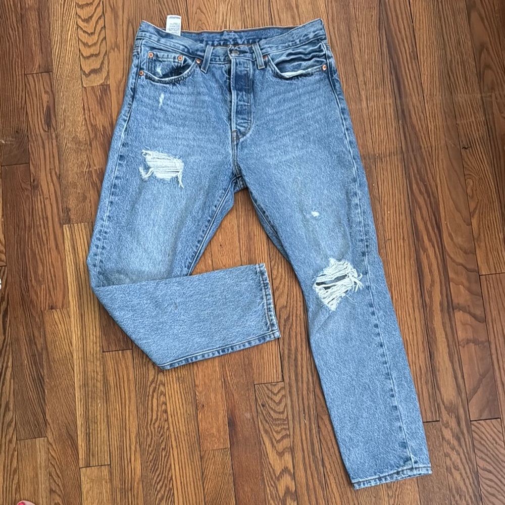 Like NEW! Classic Blue Distressed Women’s 501’s Jeans, Size 29x28